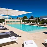 לינה וארוחת בוקר Borgo Cozzana 4*