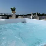 Borgo Cozzana לינה וארוחת בוקר